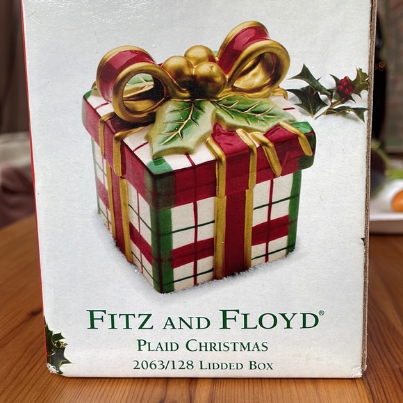Fitz and Floyd plaid Christmas lidded box - Picture 3 of 4